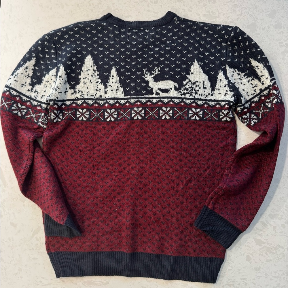 Daisys Boutique Men's Burgundy and Blue Crewneck Sweater